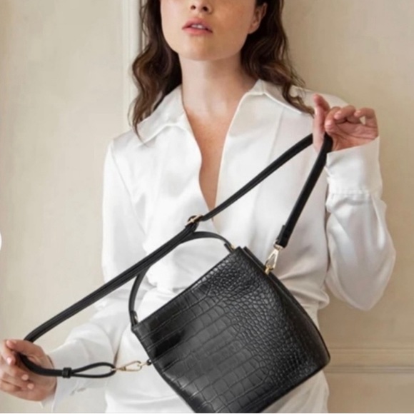 NWT AOTA Black Crocodile Vegan Leather Crossbody Bucket Bag - Picture 2 of 7